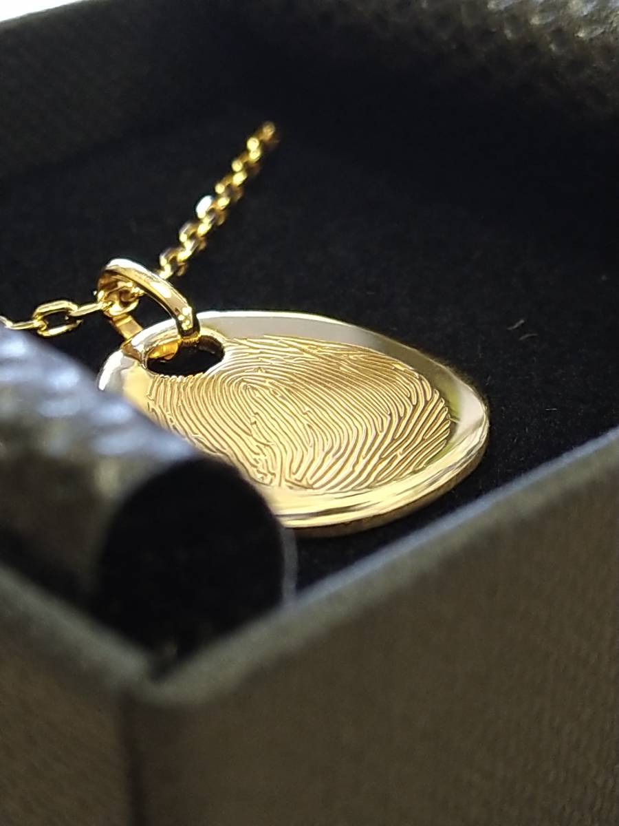 Pendentif en or massif finition polie avec bélière et chaine collier or